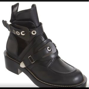 Balenciaga Ceinture Boots!